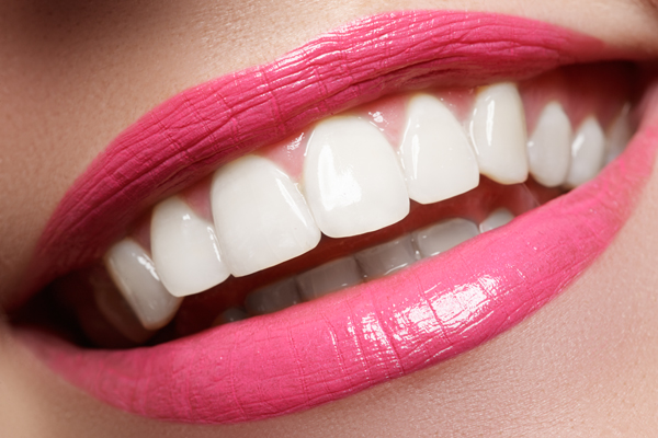 健やかで美しい歯を手に入れるために～セラミック治療・ホワイトニング～